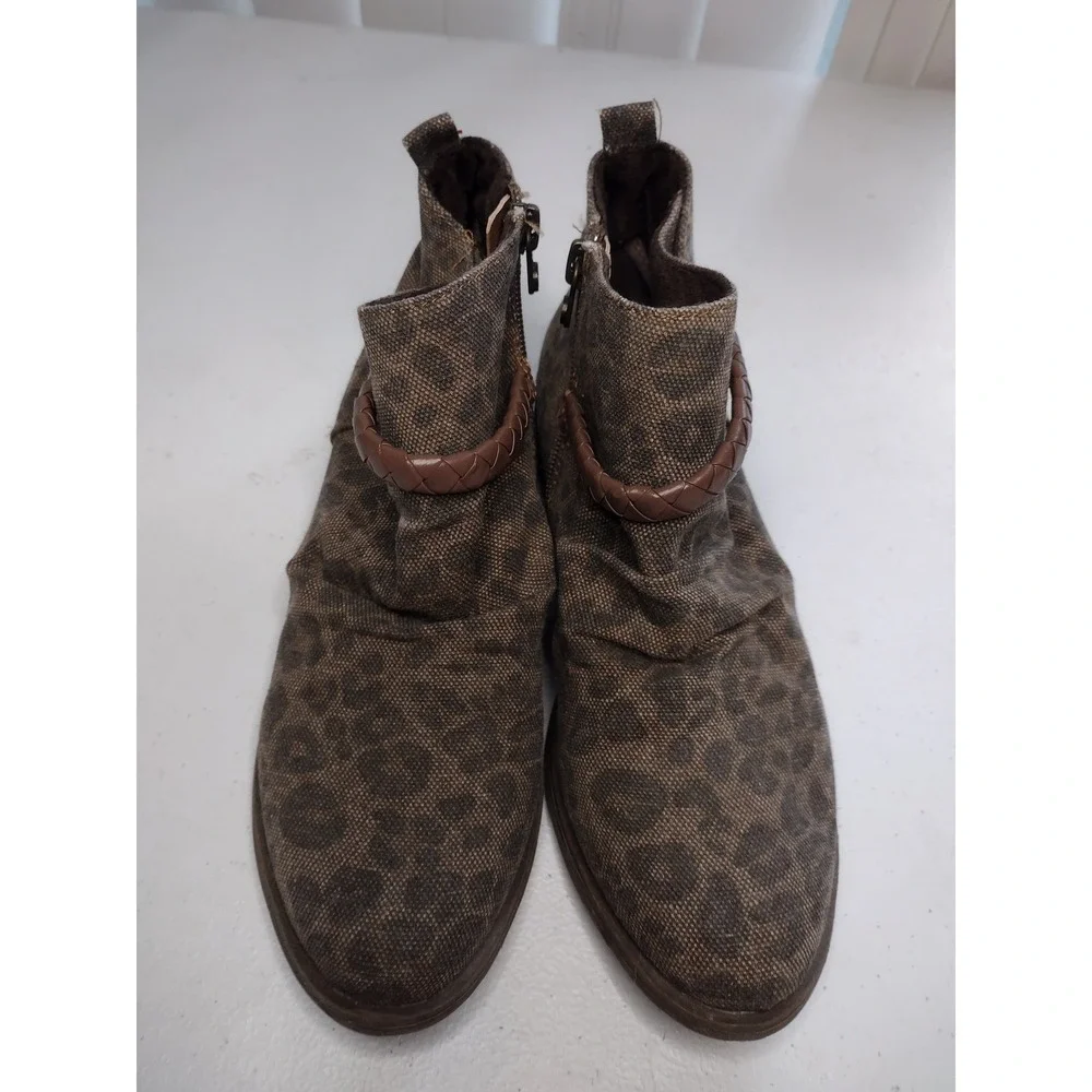 Blowfish Leopard Print Ankle Boots Women's Size 7.5 Side Zip Comfort Fashion